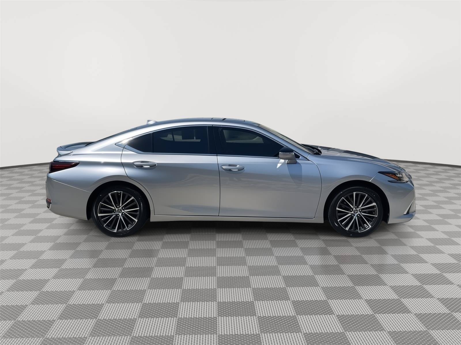 Used 2025 Lexus ES 300h w/ Premium Package FWD image 3