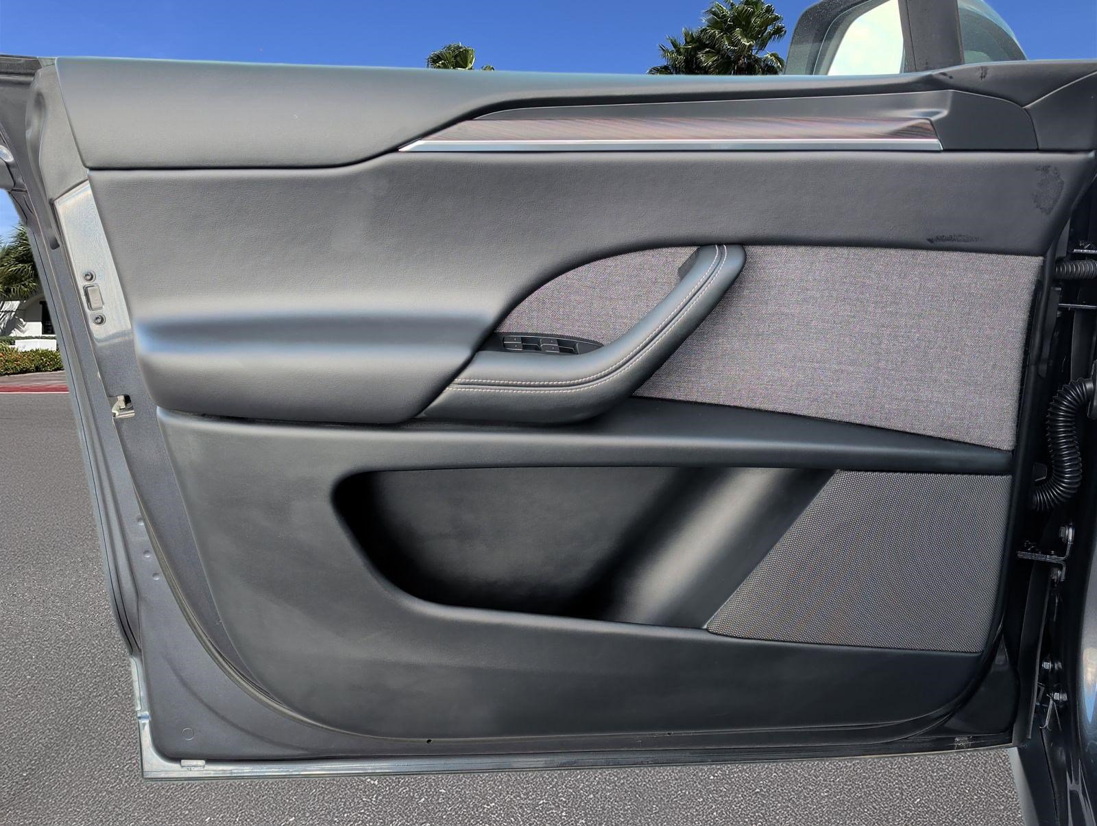 Used 2024 Tesla Model X image 8