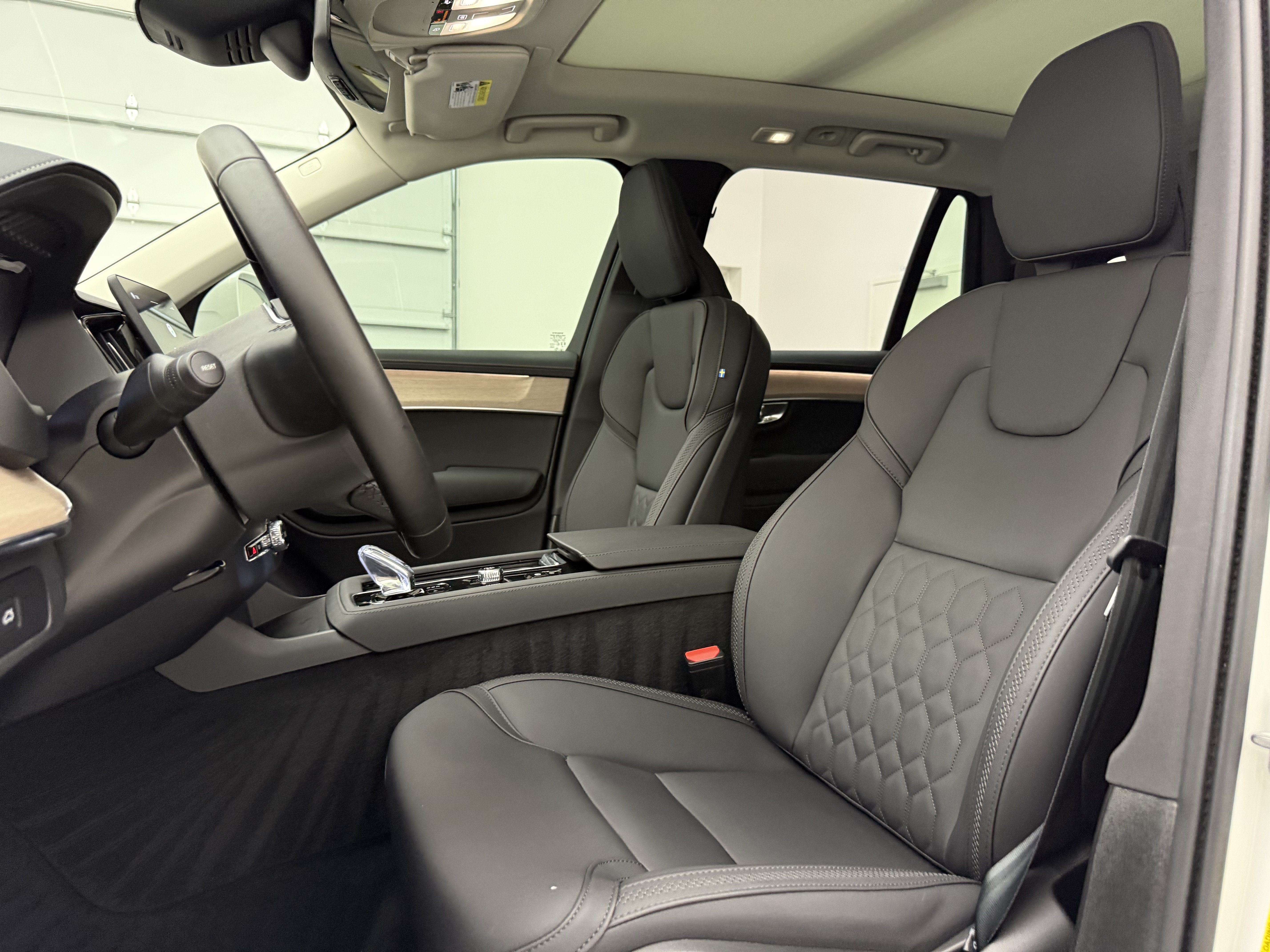 Certified 2025 Volvo XC90 B5 Plus w/ Protection Package Premier AWD/4WD image 14