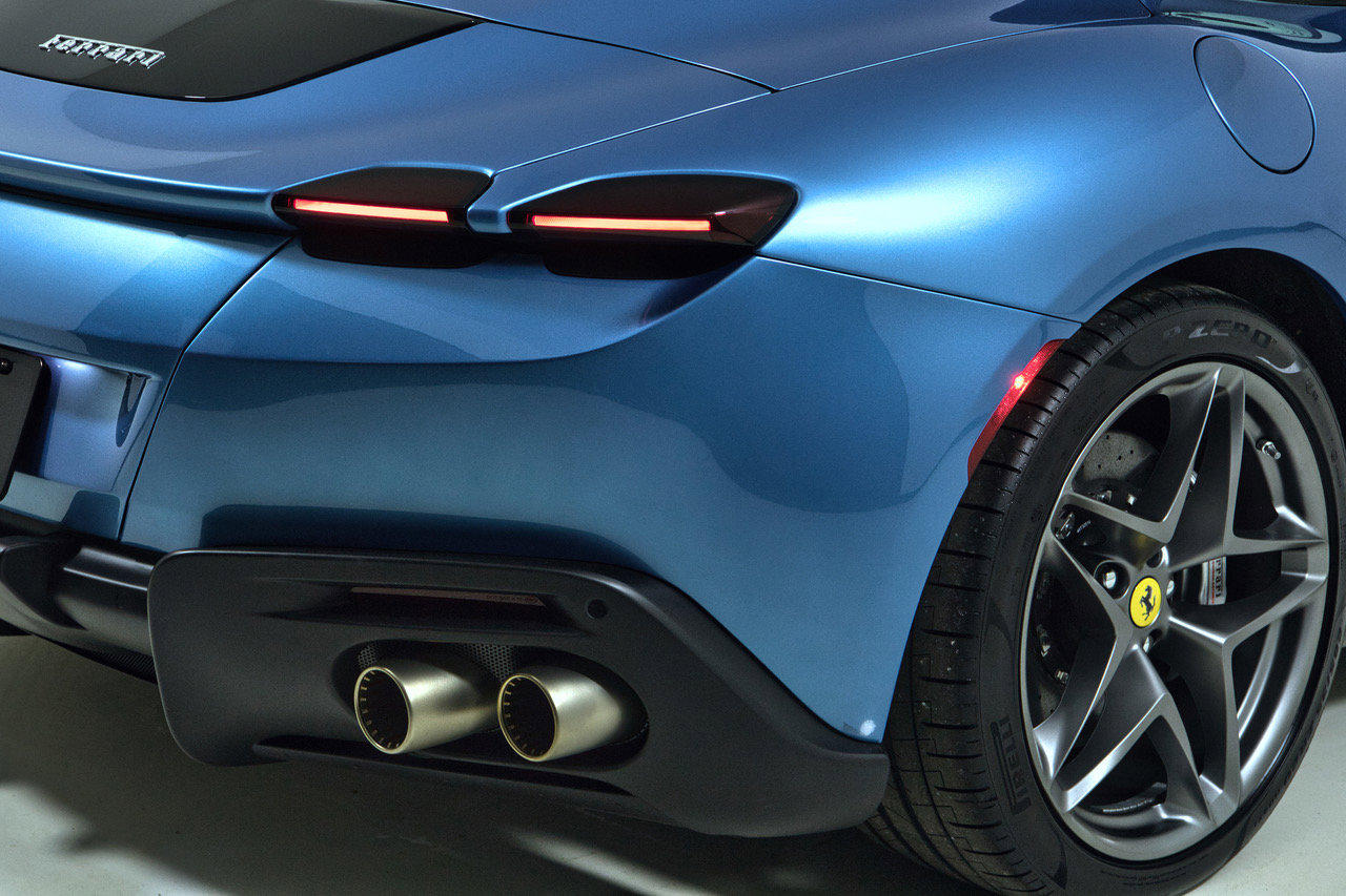 Certified 2025 Ferrari Roma Spider RWD image 34