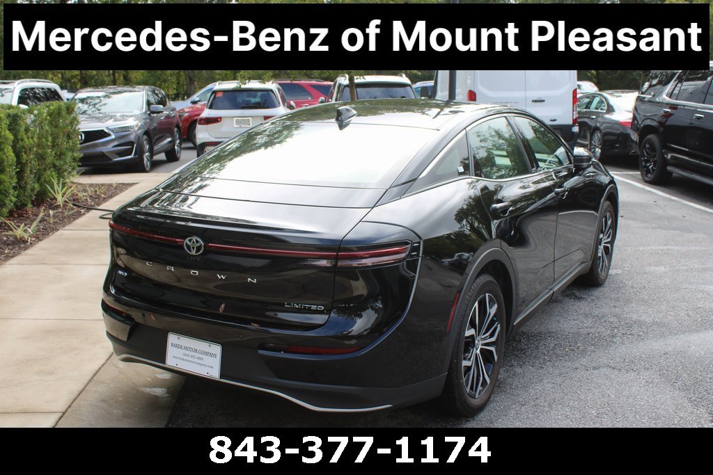 Used 2023 Toyota Crown Limited image 5