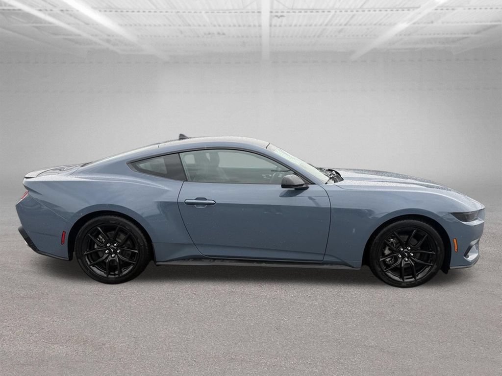 Used 2025 Ford Mustang Coupe RWD image 3