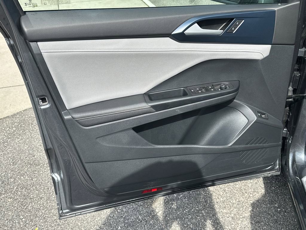 Used 2024 Volkswagen Taos SE image 10