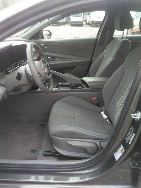 Used 2024 Hyundai Elantra SEL FWD image 3