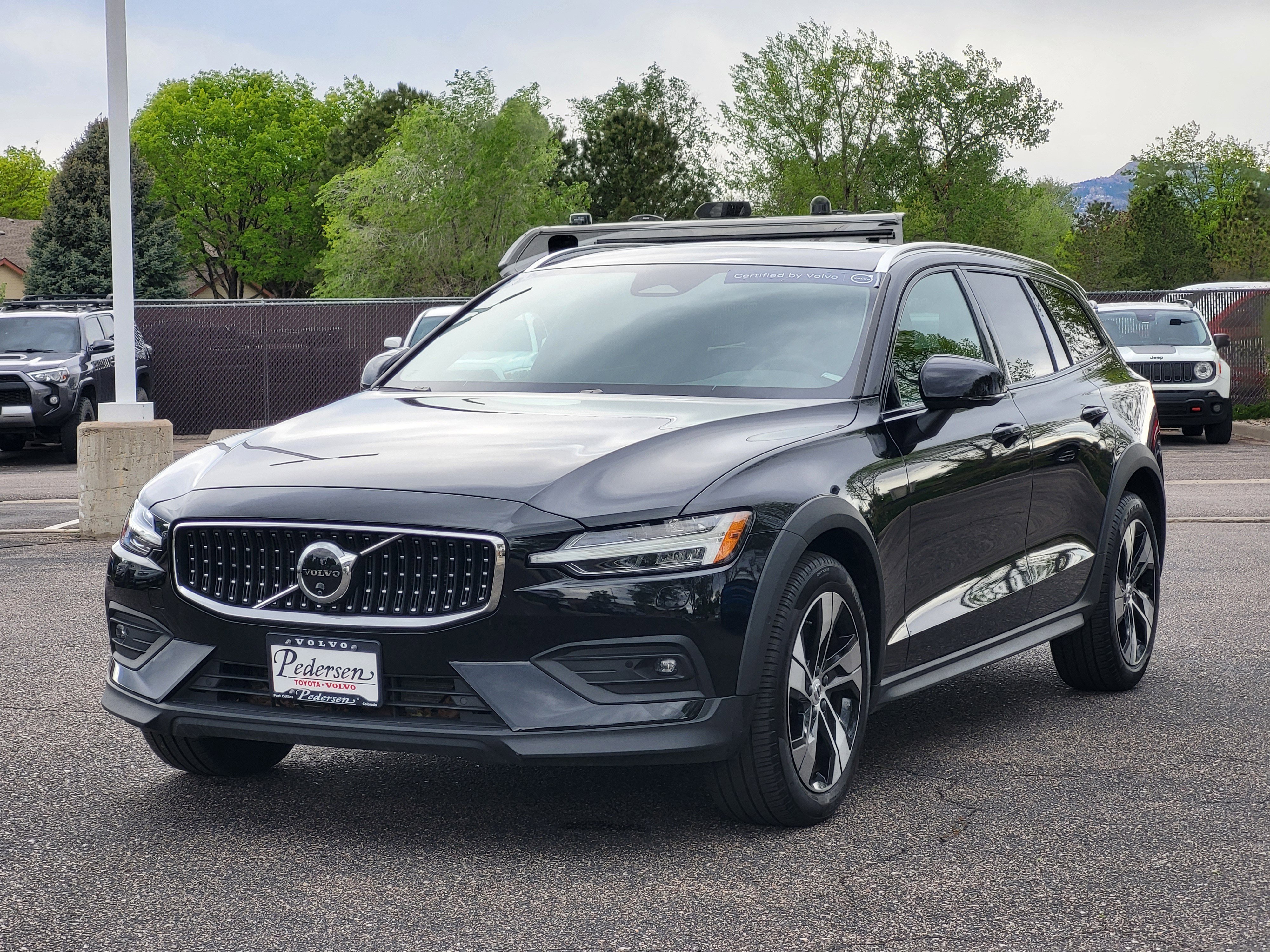 Certified 2024 Volvo V60 B5 Cross Country Plus AWD/4WD image 4