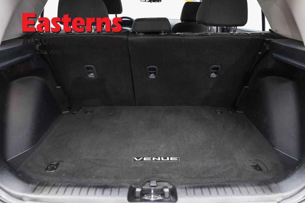 Used 2023 Hyundai Venue SE FWD image 10