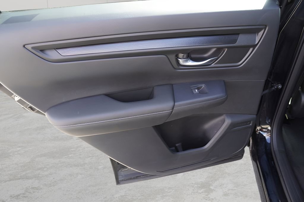 Used 2025 Honda CR-V LX image 10