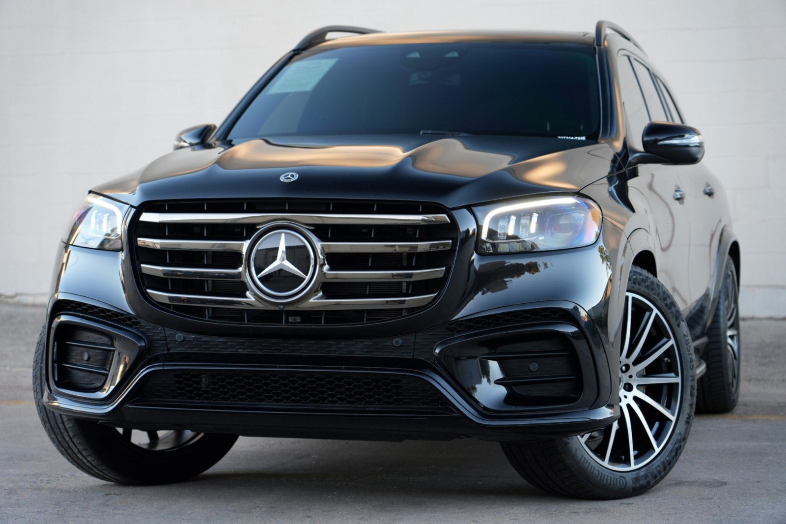 Used 2025 Mercedes-Benz GLS 580 4MATIC image 3