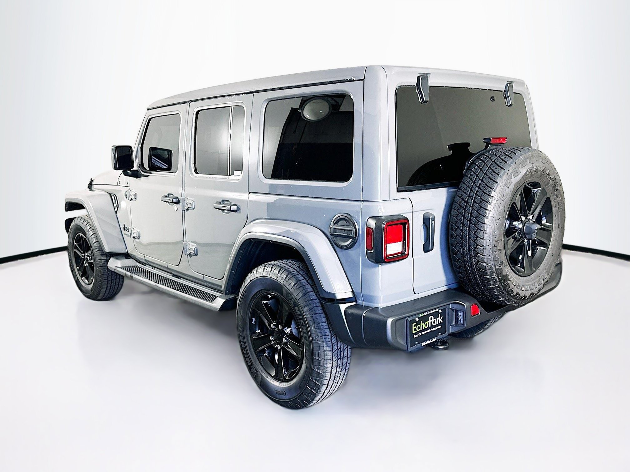 Used 2022 Jeep Wrangler Unlimited Sahara AWD/4WD image 5