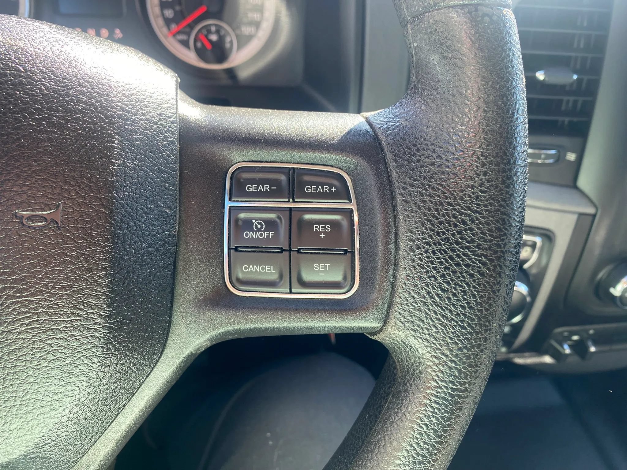 Used 2016 RAM 1500 ST AWD/4WD image 17