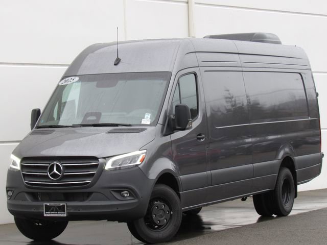 New 2025 Mercedes-Benz Sprinter 4500 image 1