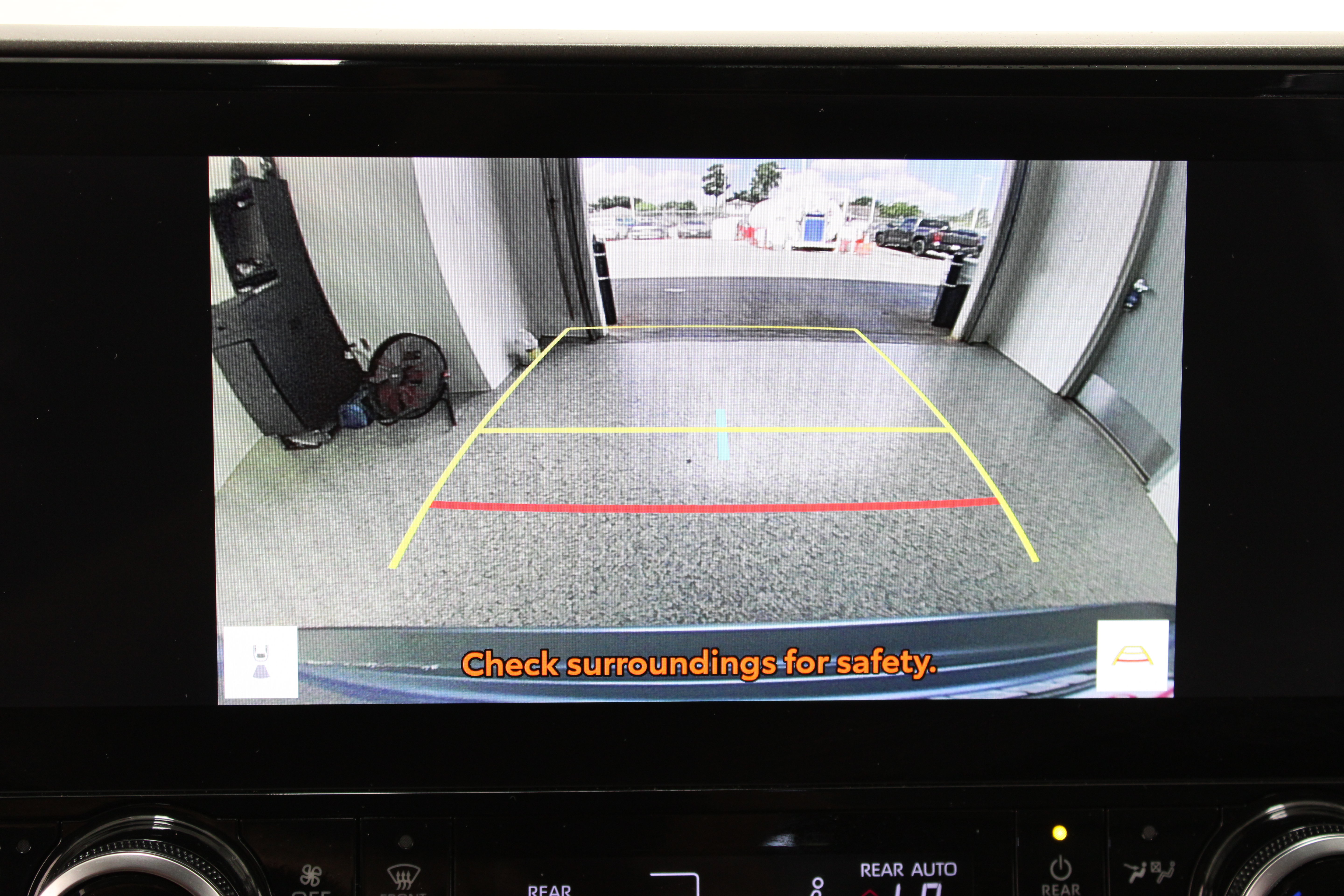 Used 2024 Toyota Highlander Limited FWD image 21