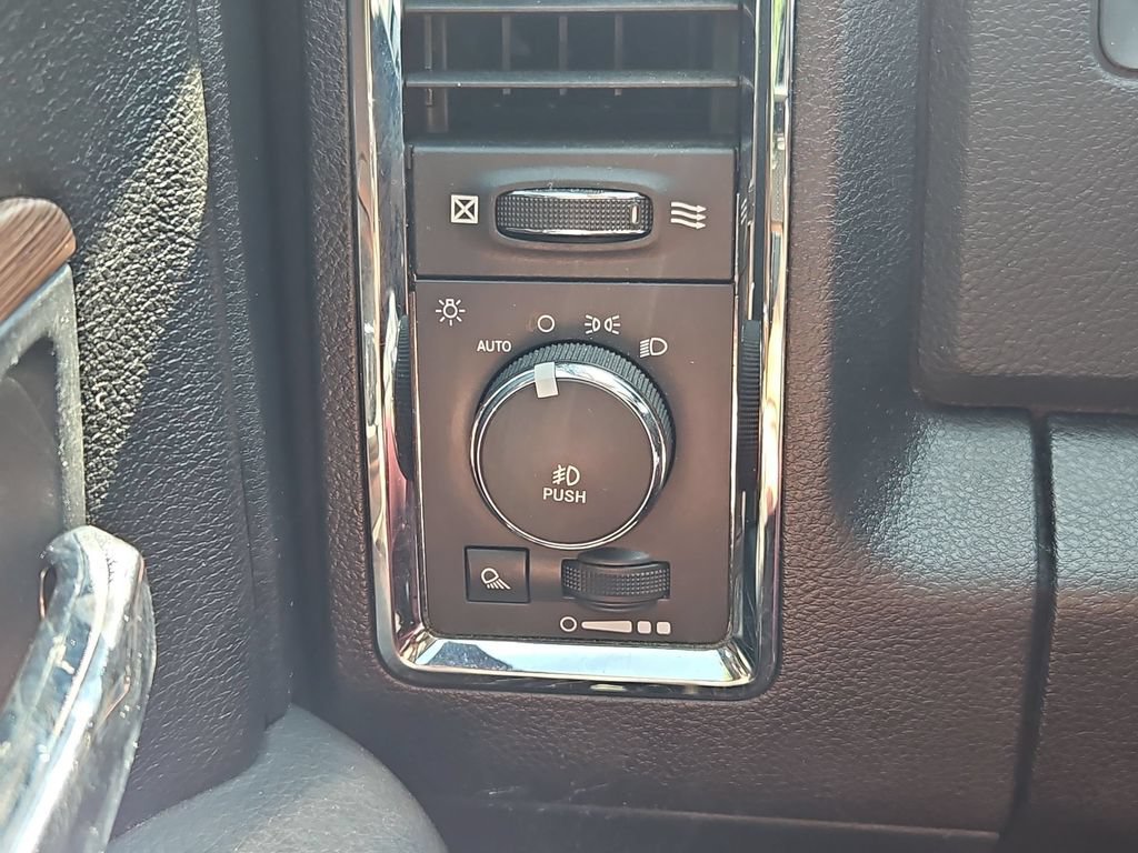Used 2016 RAM 1500 Laramie w/ Convenience Group AWD/4WD image 18
