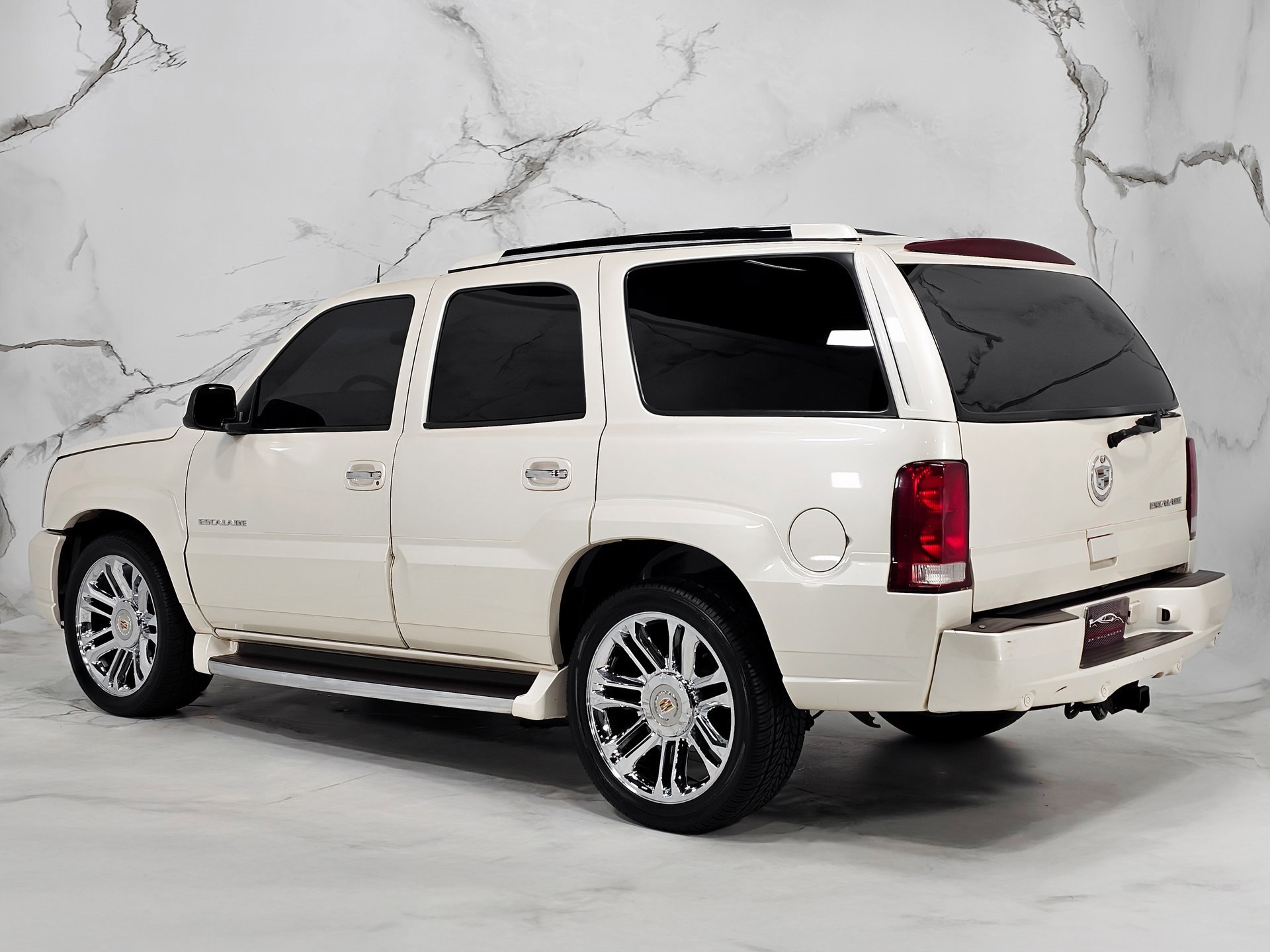 Used 2002 Cadillac Escalade AWD image 9