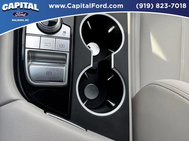 Used 2025 Genesis G70 2.5T image 28