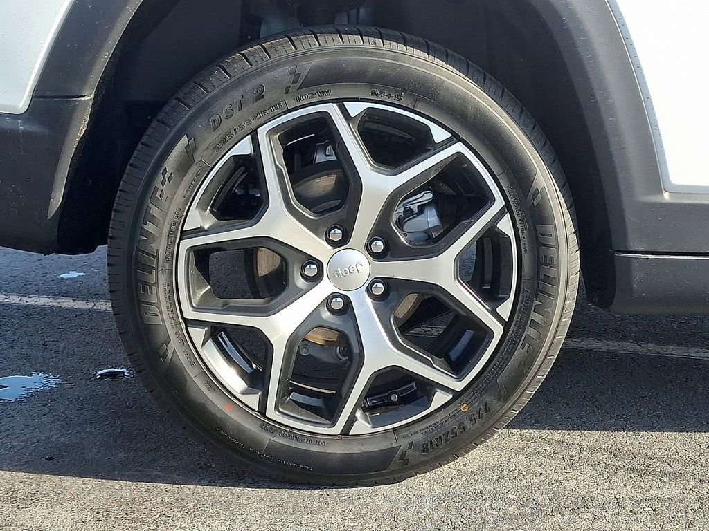 Used 2024 Jeep Compass Latitude image 8