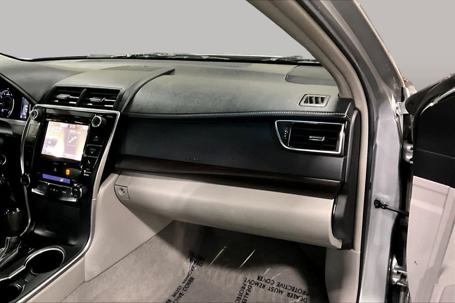 Used 2017 Toyota Camry XLE FWD image 19