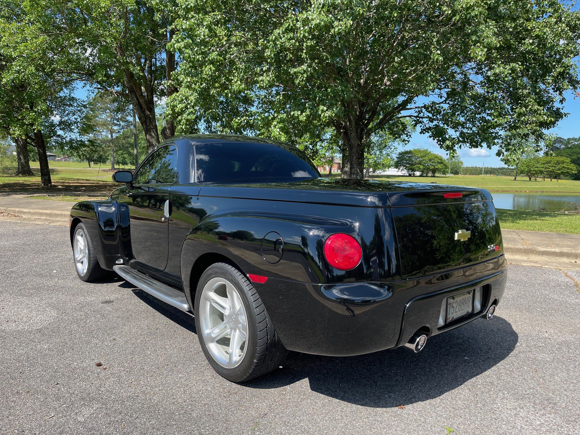 Used 2003 Chevrolet SSR w/ Preferred Equipment Group RWD image 3