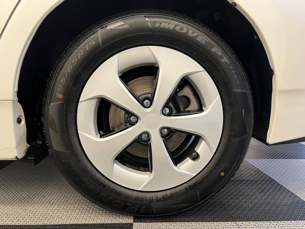 Used 2012 Toyota Prius Three image 29