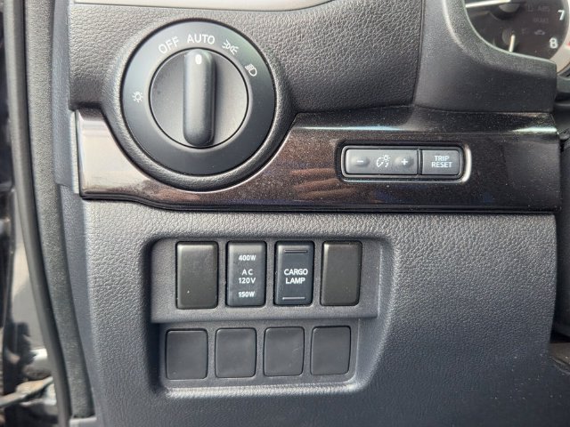 Used 2018 Nissan Titan SV w/ SV Convenience Package AWD/4WD image 31