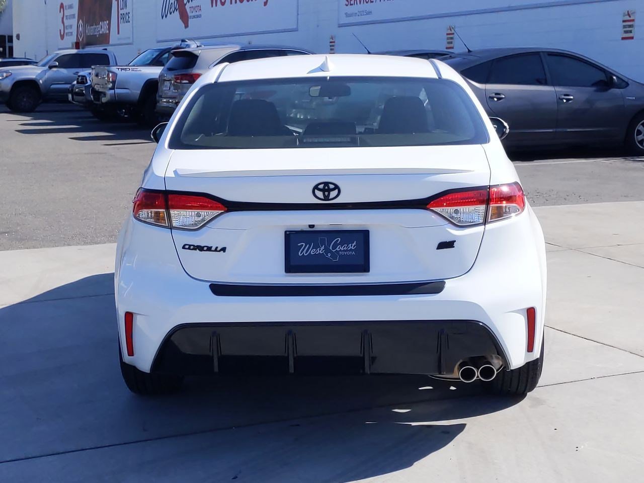 Used 2023 Toyota Corolla SE w/ SE Premium Package image 5