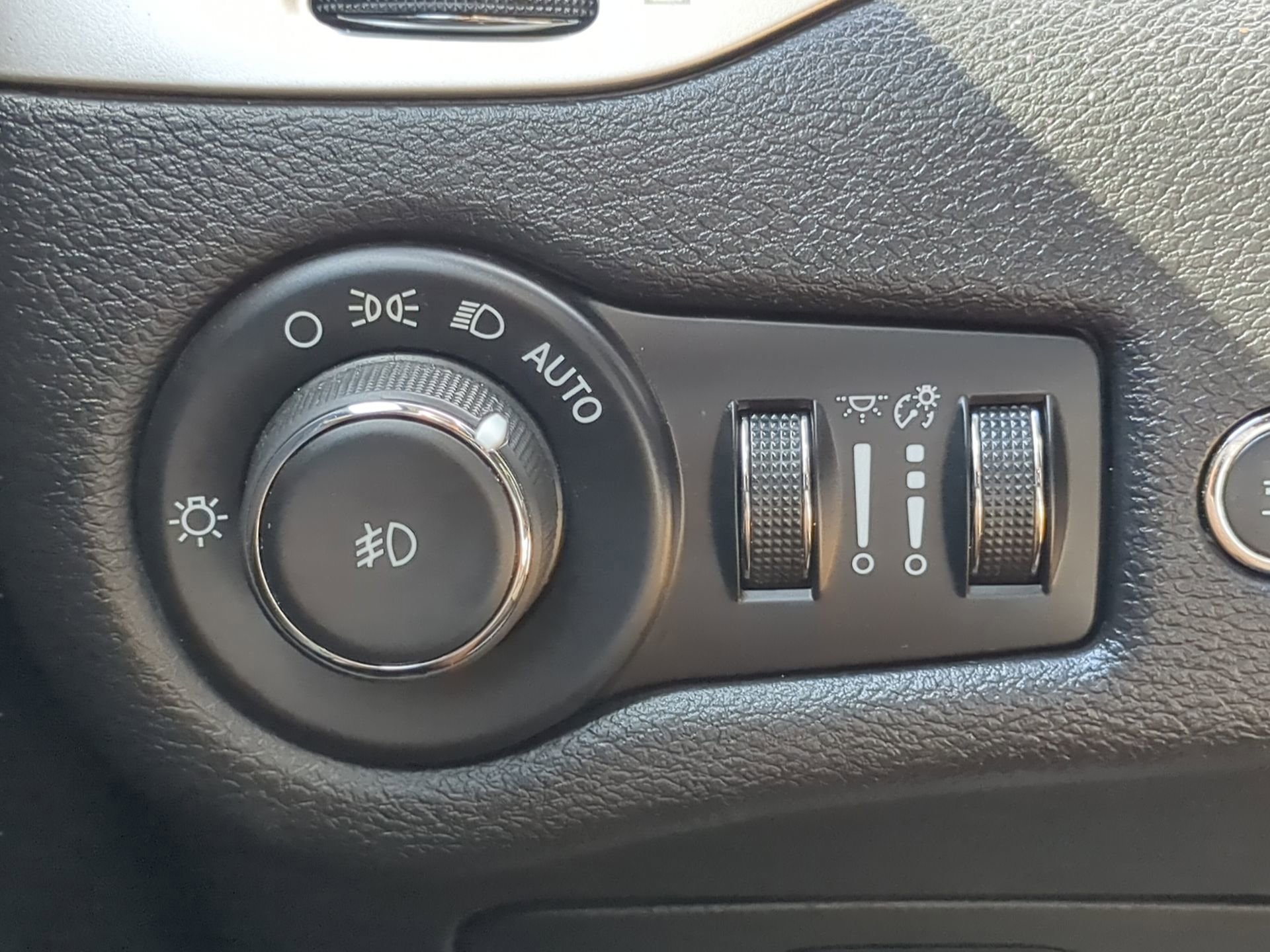 Used 2016 Jeep Cherokee Trailhawk w/ Comfort/Convenience Group image 59