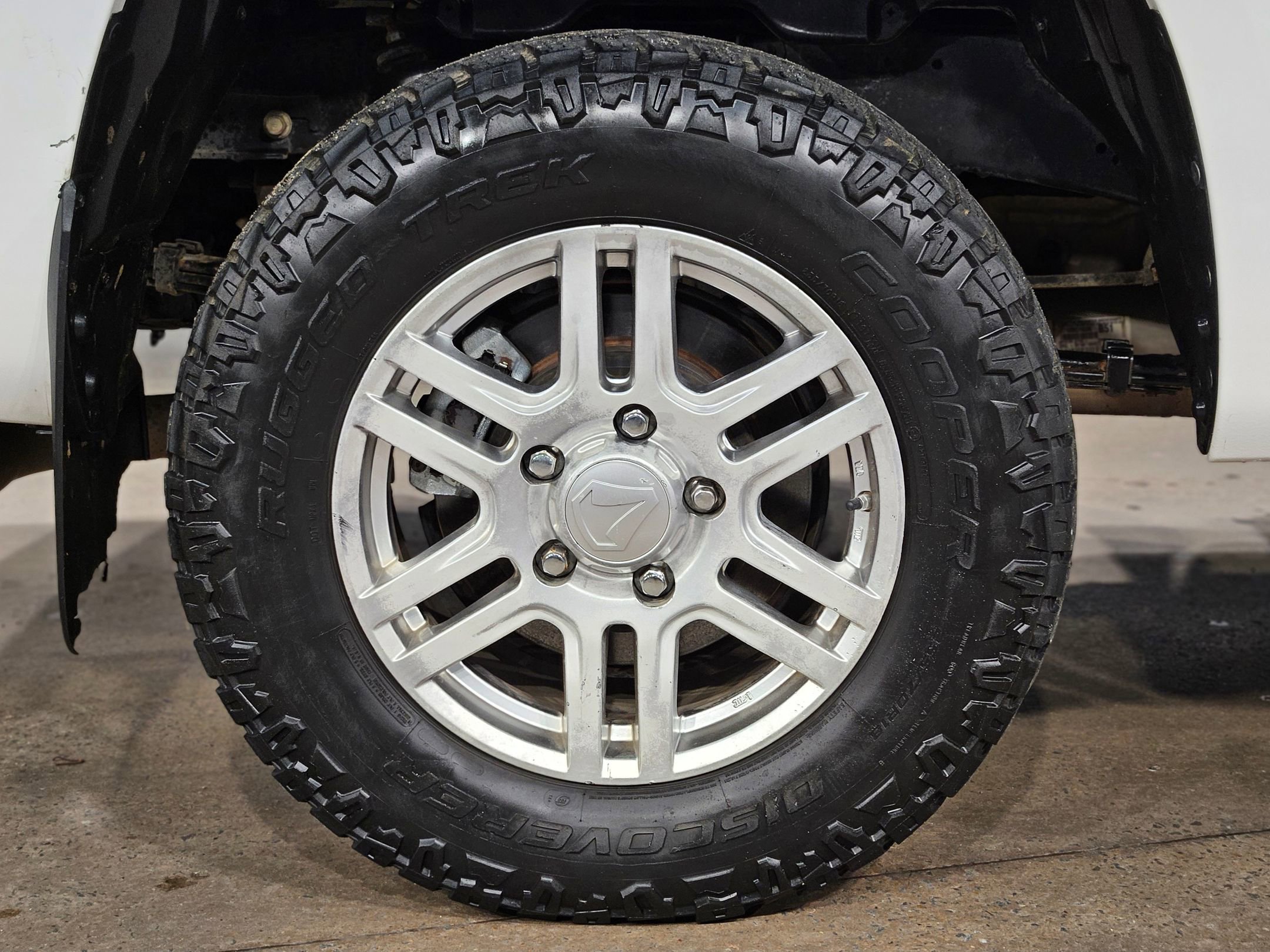 Used 2018 Toyota Tundra SR5 w/ SR5 Upgrade Package image 17