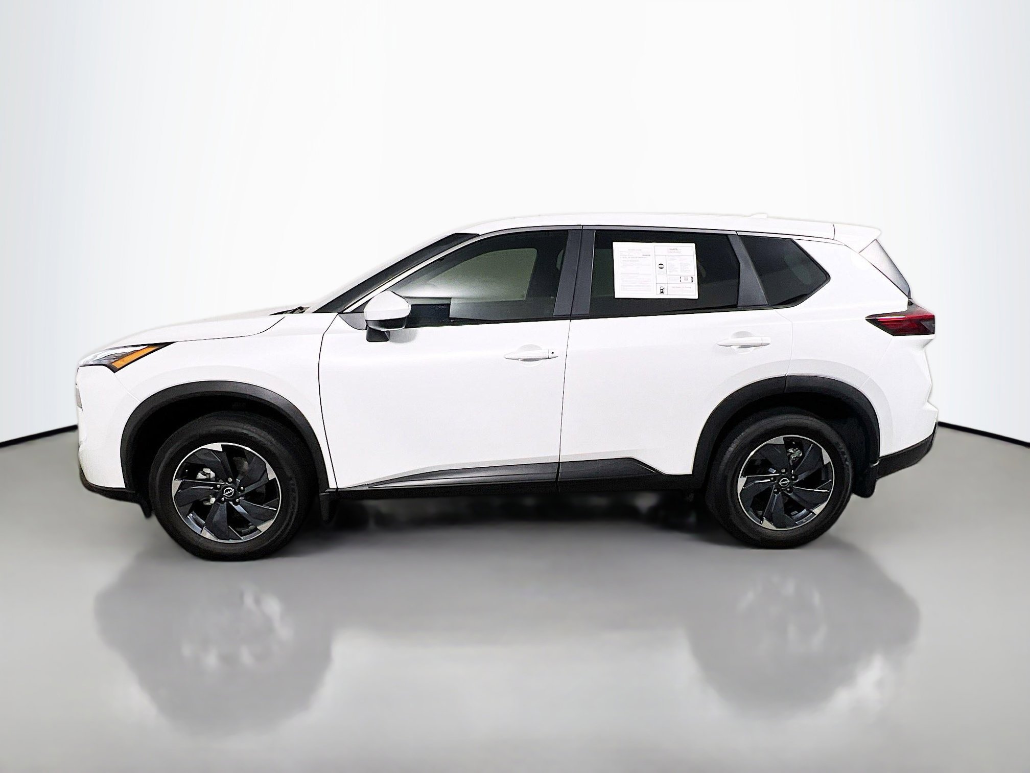 Used 2025 Nissan Rogue SV image 9
