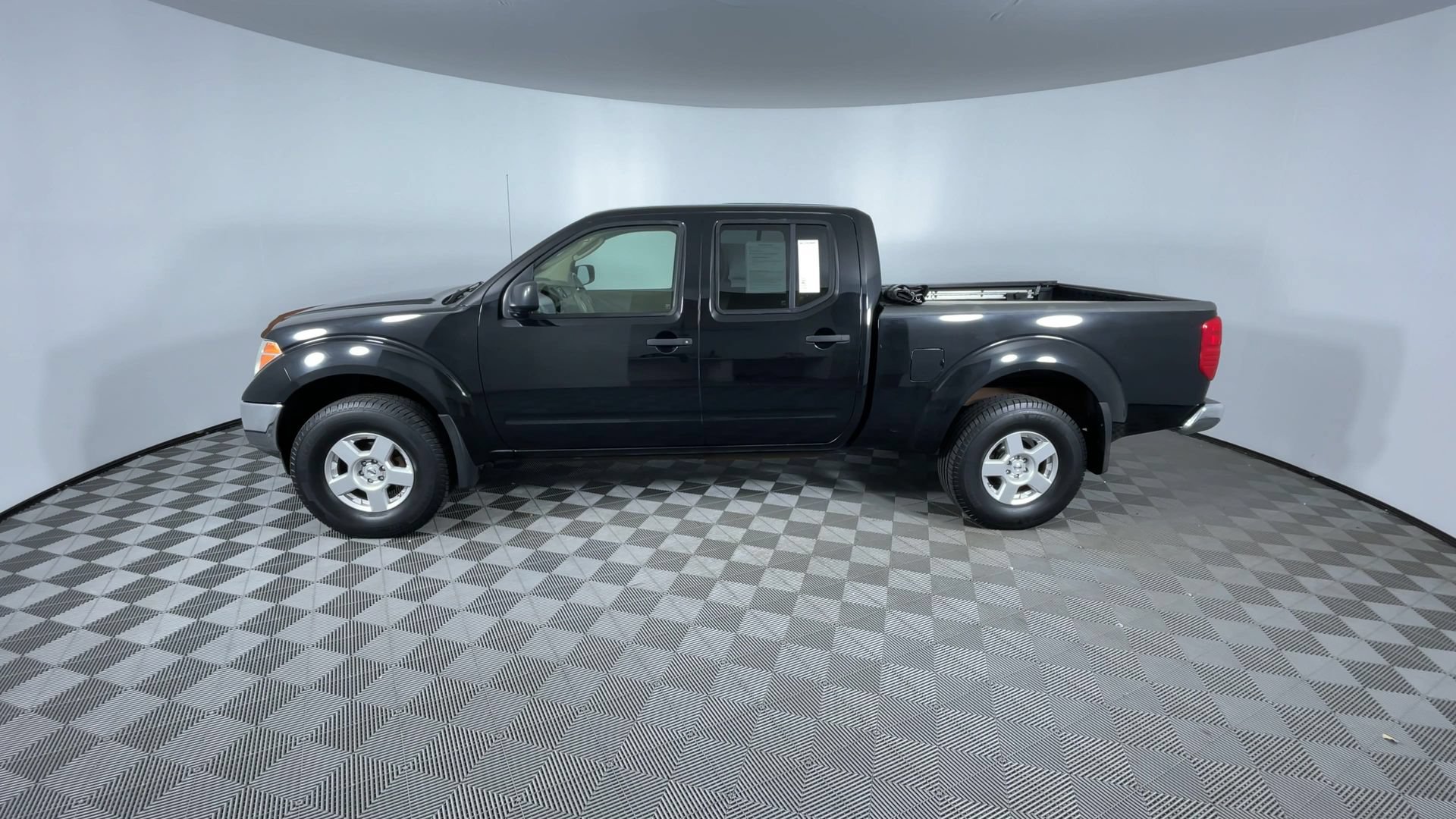 Used 2008 Nissan Frontier SE w/ SE Value Truck Pkg AWD/4WD image 5