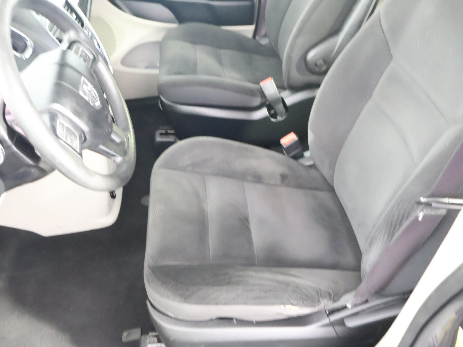 Used 2018 Dodge Grand Caravan SE FWD image 24