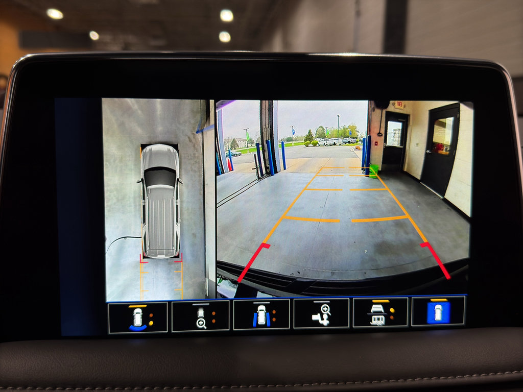 Used 2024 Chevrolet Suburban Z71 w/ Luxury Package AWD/4WD image 31