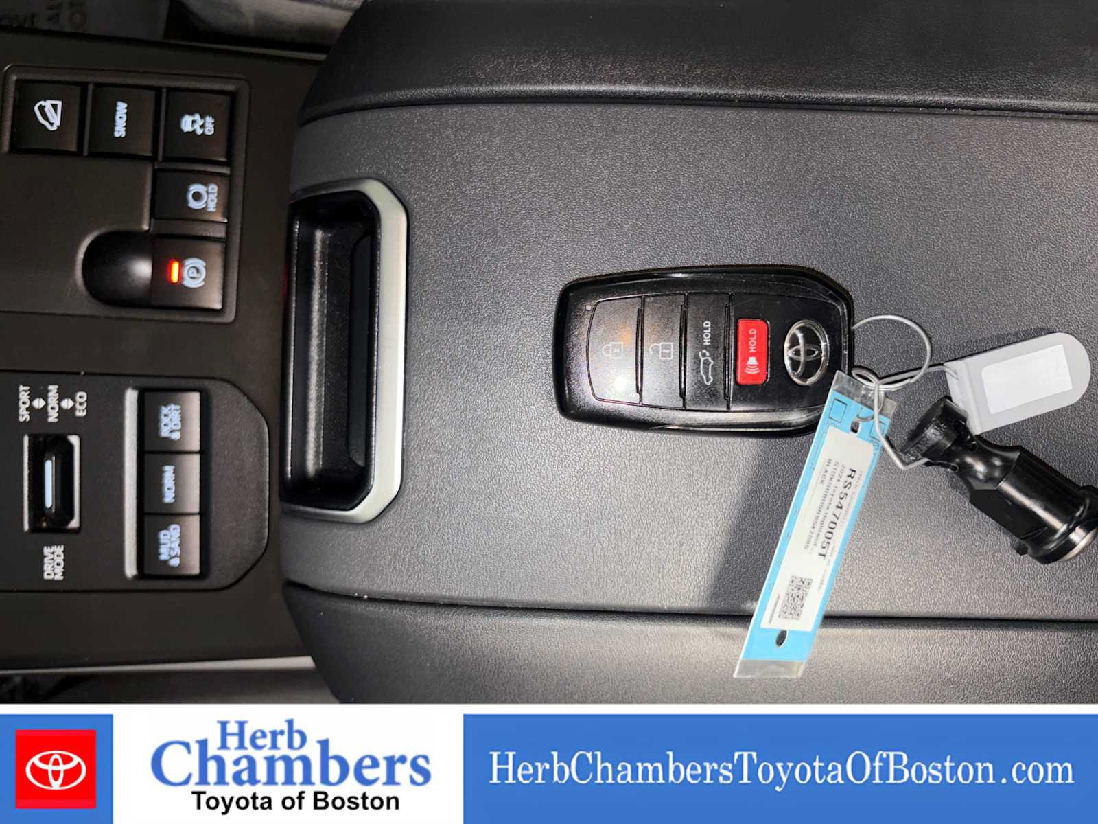 Used 2024 Toyota Highlander XLE AWD/4WD image 12
