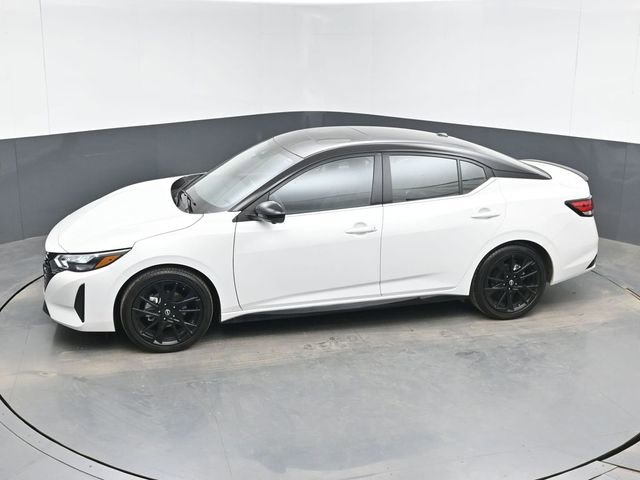 Used 2025 Nissan Sentra SR w/ SR Premium Package image 32