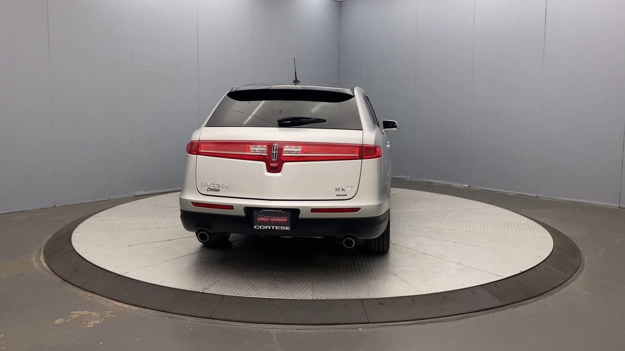 Used 2015 Lincoln MKT AWD image 4