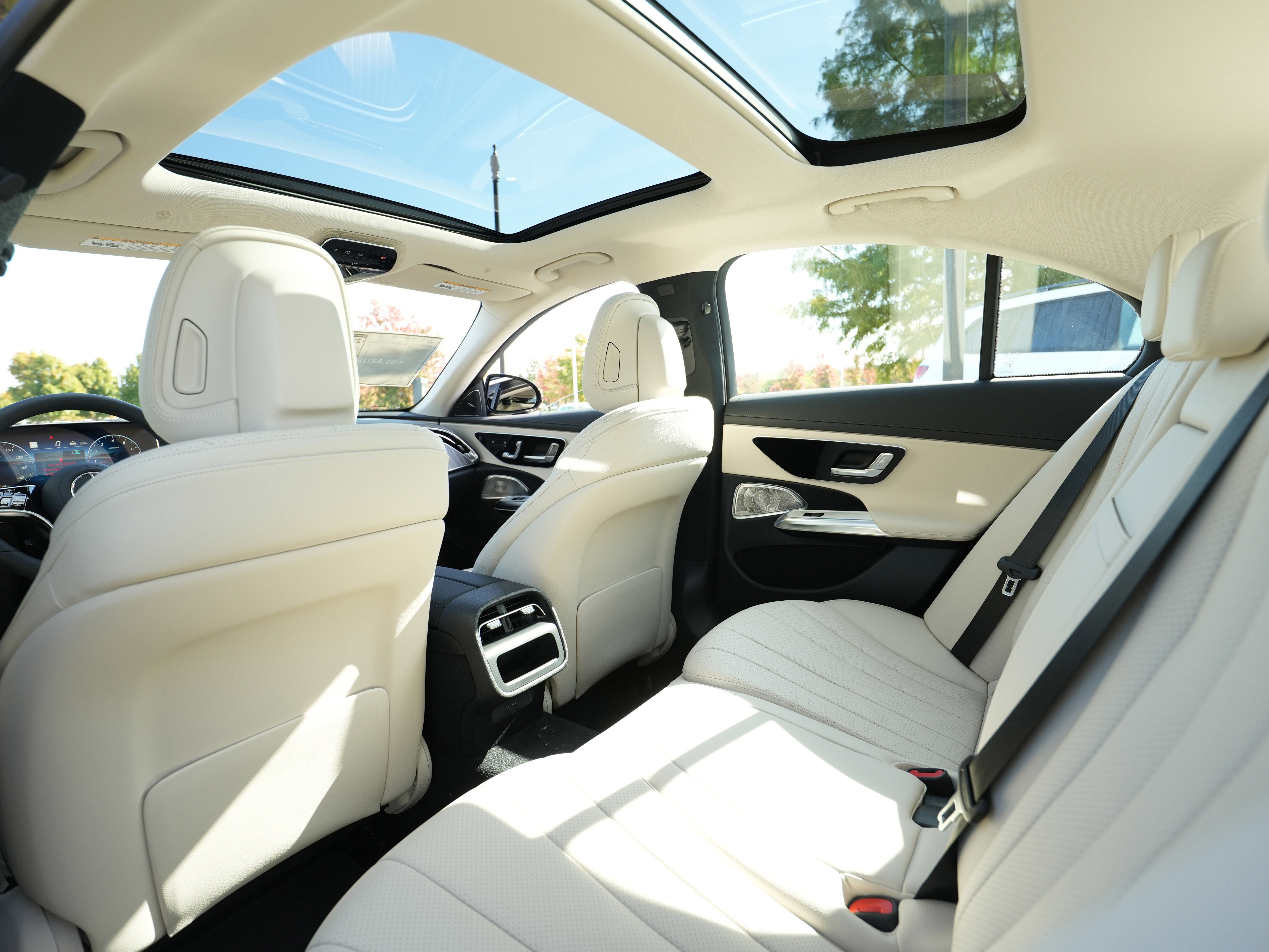 New 2026 Mercedes-Benz E 350 4MATIC Sedan image 39