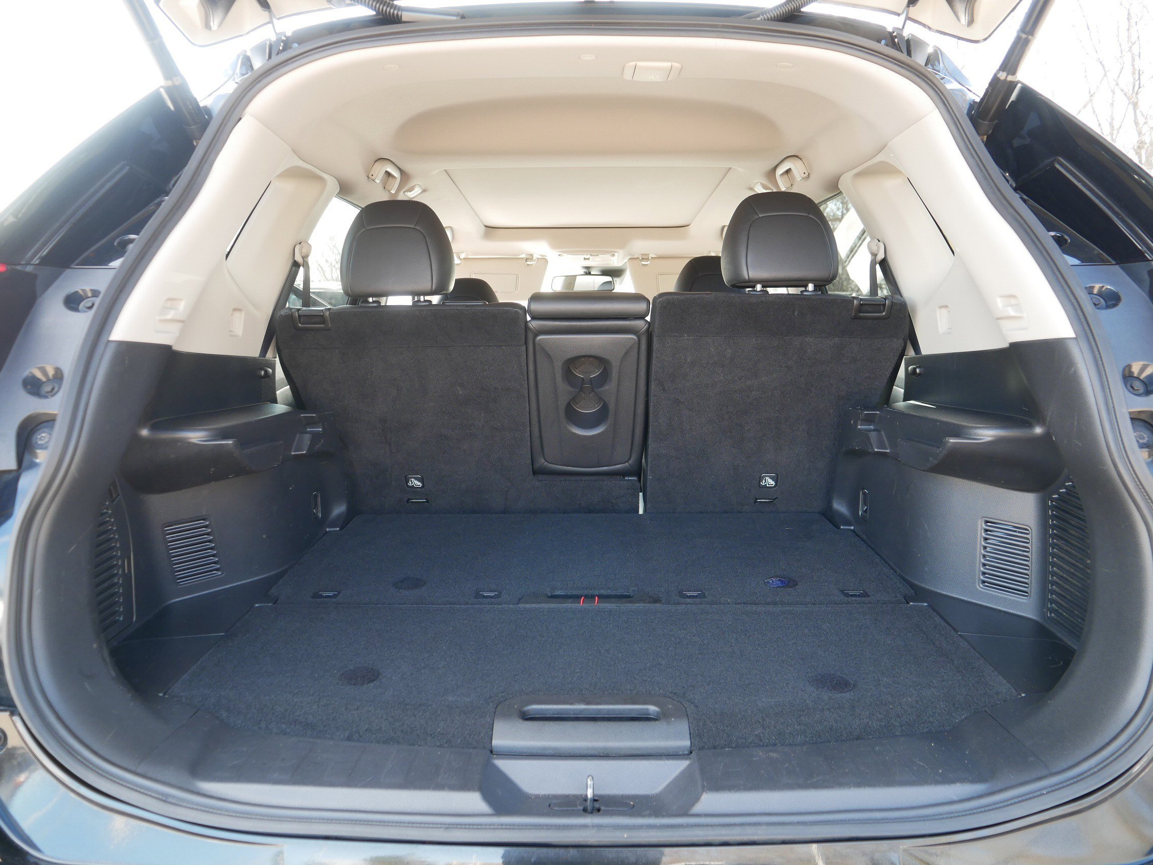 Used 2018 Nissan Rogue SL w/ Premium Package image 18