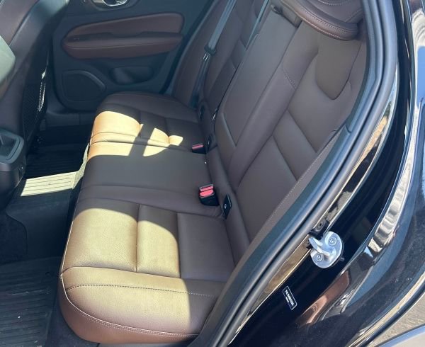 Used 2024 Volvo V60 B5 Cross Country Plus image 7