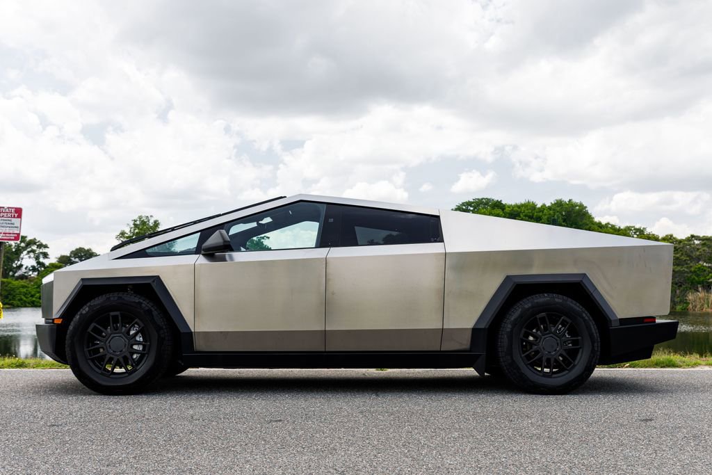 Used 2025 Tesla Cybertruck AWD Crew Cab image 6