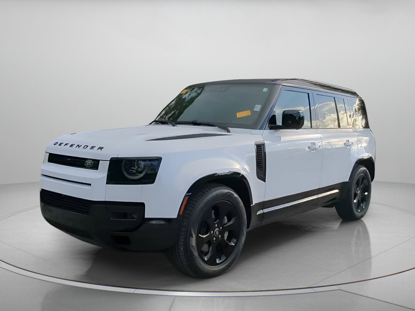 Used 2024 Land Rover Defender 110 X-Dynamic SE AWD/4WD image 12