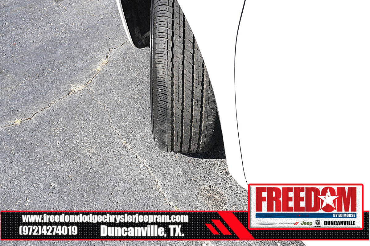 Used 2024 Chrysler Pacifica Touring-L FWD image 43