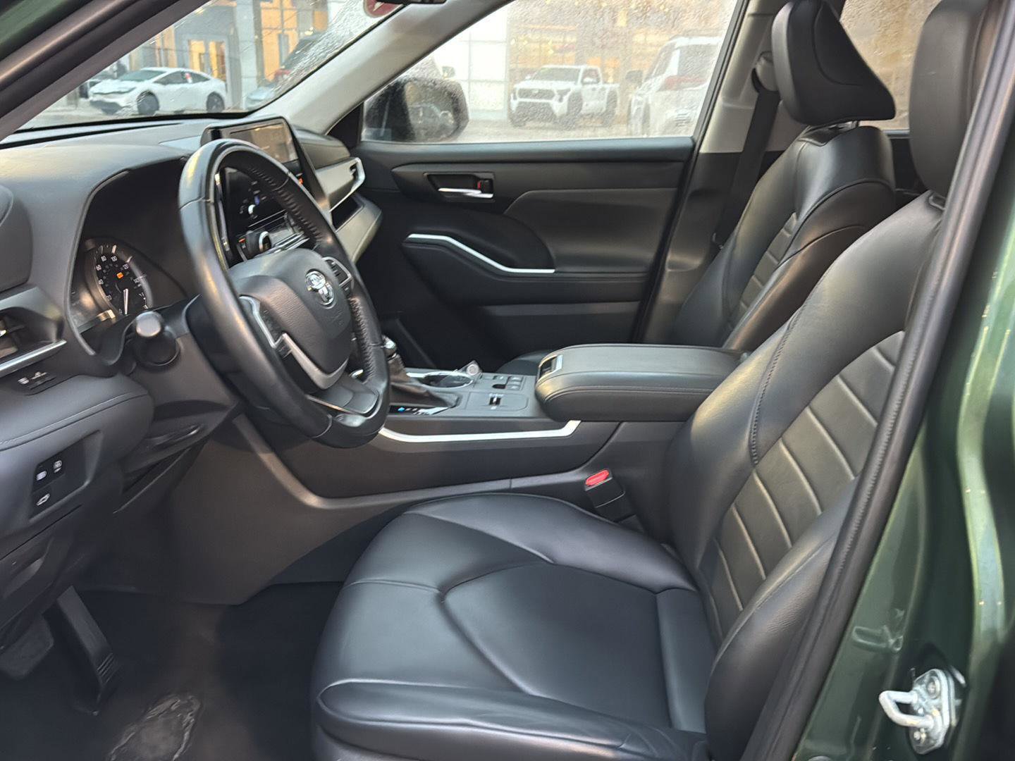 Certified 2023 Toyota Highlander XLE image 8
