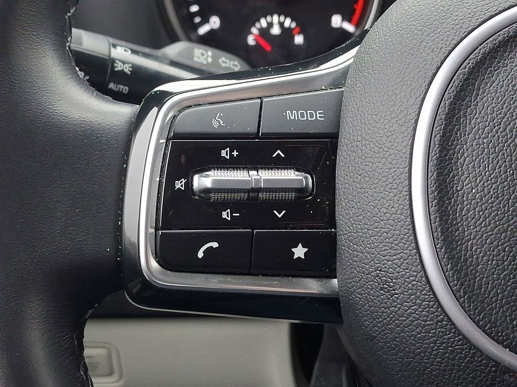 Used 2024 Kia Carnival LX image 22