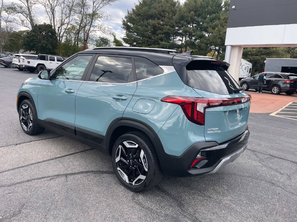 Used 2025 Kia Seltos SX AWD/4WD image 3