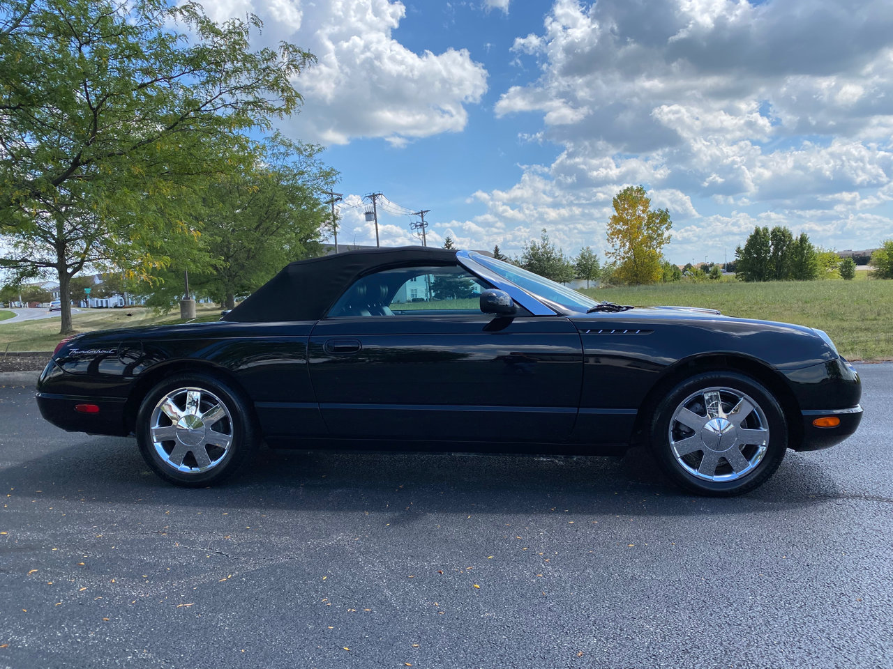 Used 2002 Ford Thunderbird Deluxe image 8