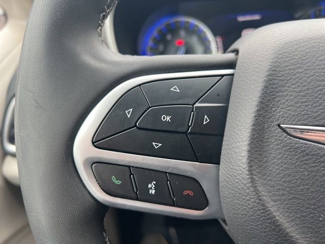 Used 2024 Chrysler Pacifica Touring-L FWD image 8