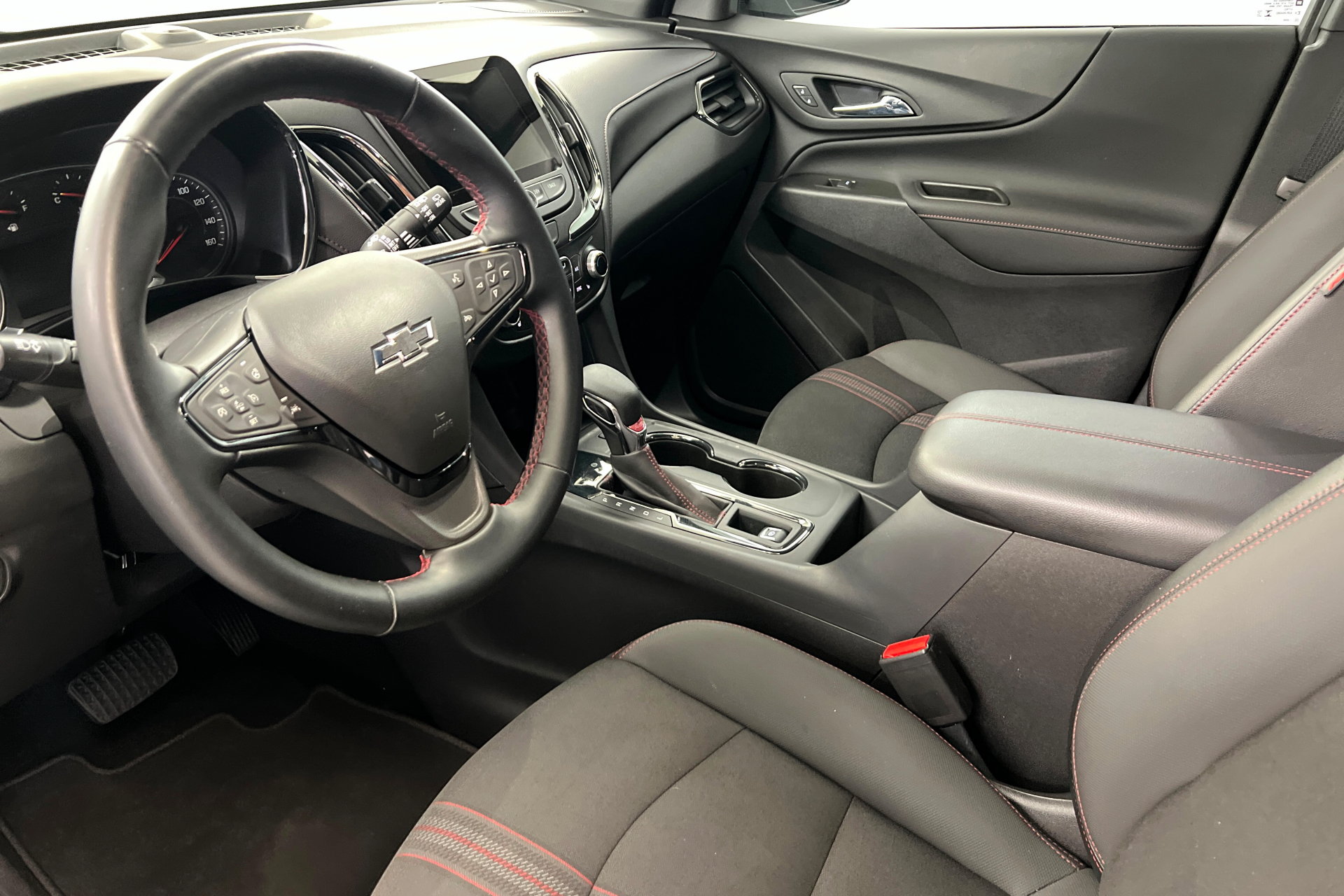 Used 2024 Chevrolet Equinox RS FWD image 16