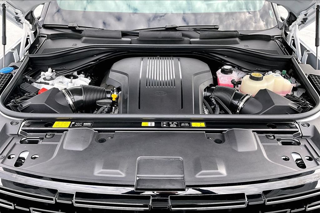 Certified 2025 Land Rover Range Rover Autobiography AWD/4WD image 28