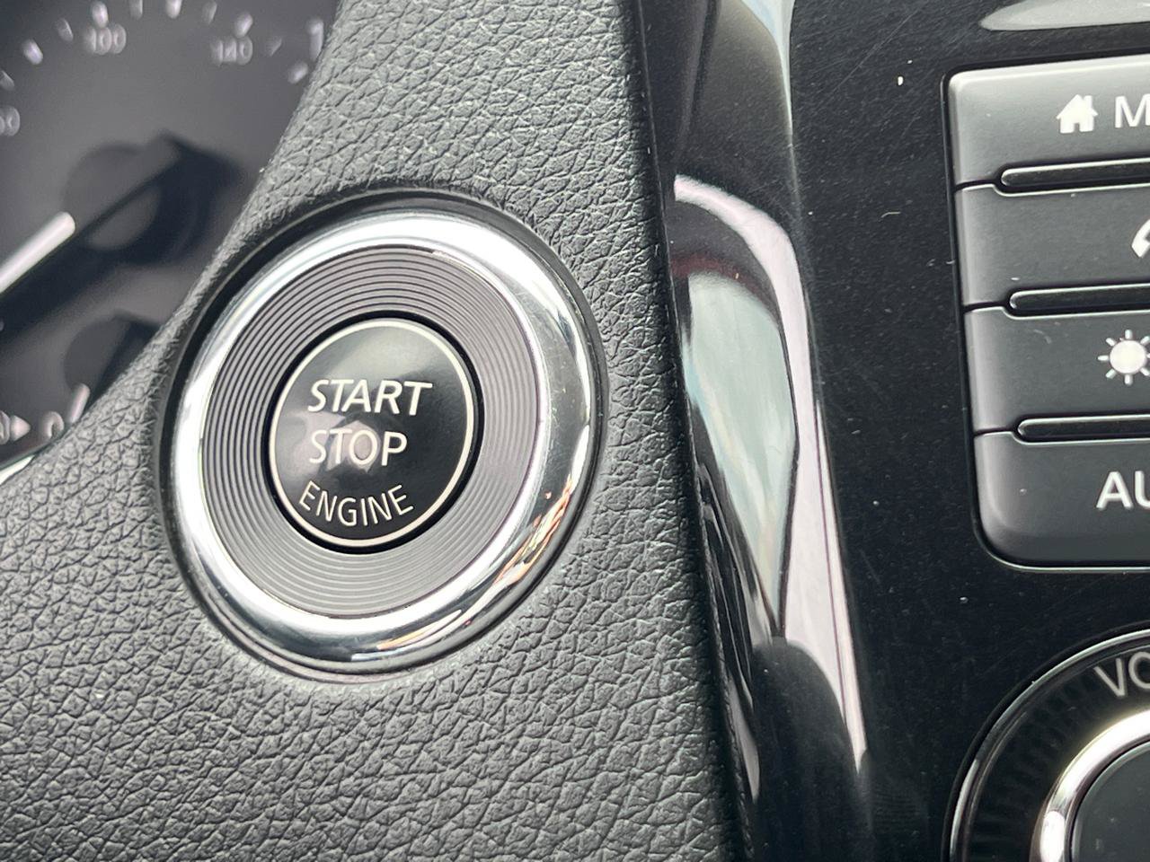 Used 2019 Nissan Rogue SV AWD/4WD image 22