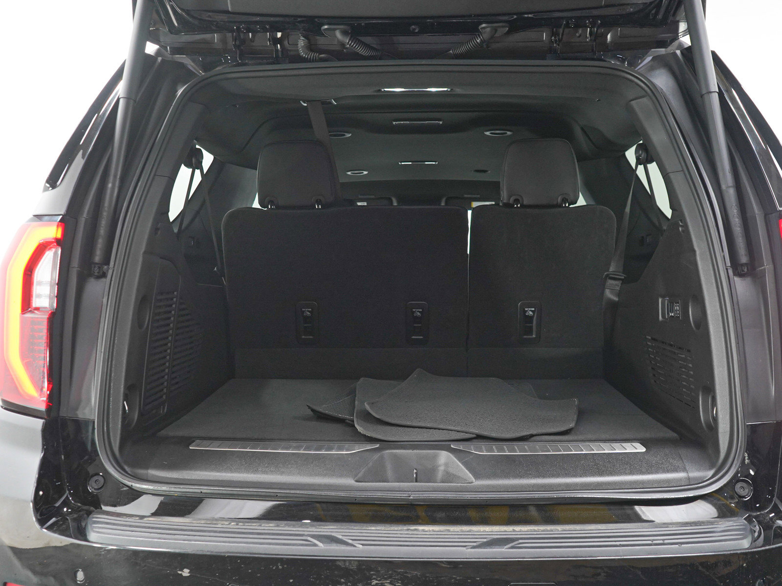 Used 2025 GMC Yukon XL Denali AWD/4WD image 18