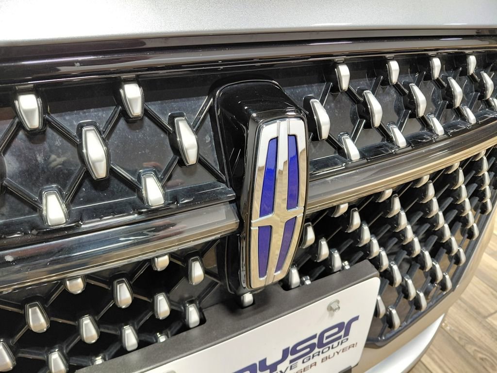 Used 2025 Lincoln Nautilus Premier image 12